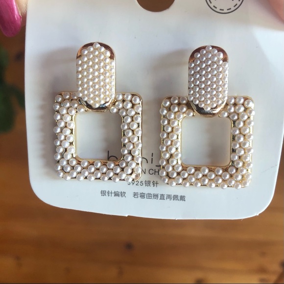 NWT white/cream square earrings - Picture 4 of 5